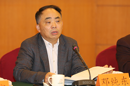 邓纯东:做合格党员 贵在做与行 邓纯东:做合格党员 贵在做与行