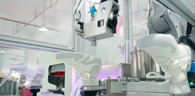 【理响中国·春江水暖鸭先知】一双鞋跑出智造“加速度”