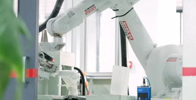 【理响中国·春江水暖鸭先知】一双鞋跑出智造“加速度”