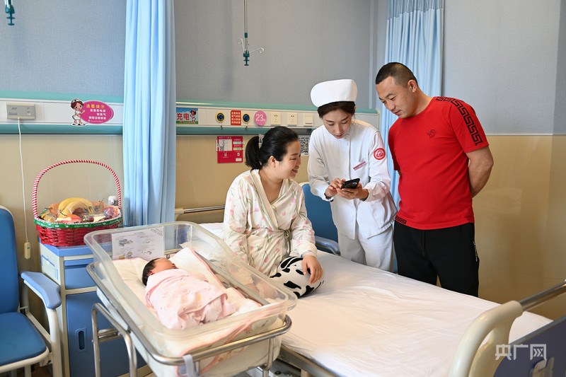 坚持“投资于人” 惠民生和促消费双向奔赴