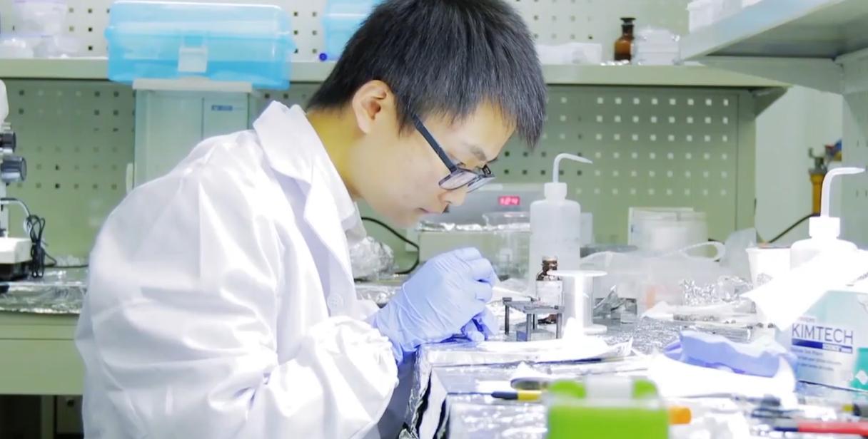 【理响中国·领航未来】薪火相传：大力弘扬科学家精神