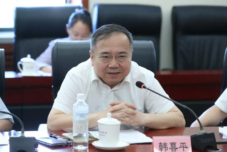 中央党校(国家行政学院)报刊社举办“推进党的创新理论体系化学理化研究阐释”座谈会 图片